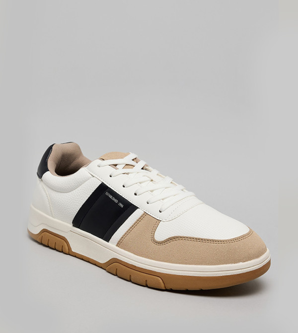 سنيكرز بألوان متباينة برباط 