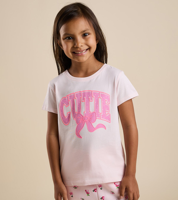 تيشيرت بطبعة برقبة دائرية وأكمام قصيرة