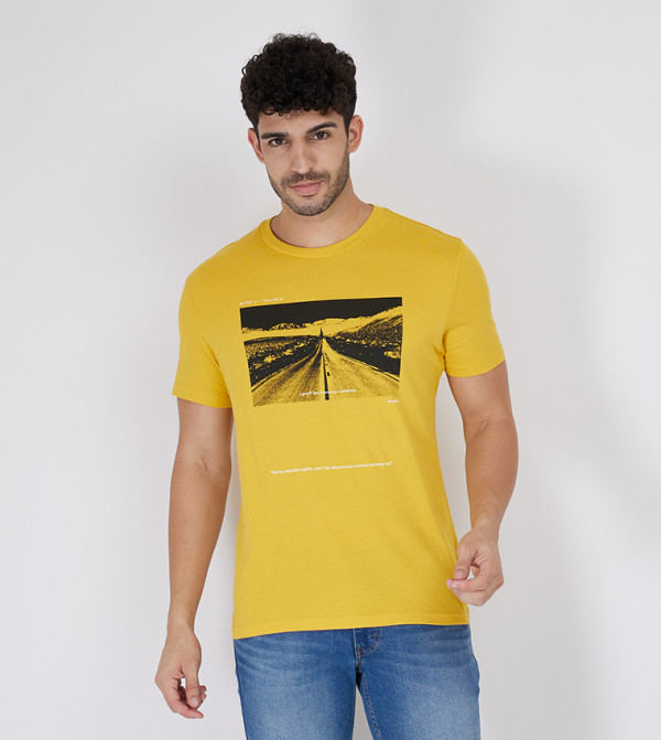 تيشيرت بياقة مستديرة وطبعة جرافيك 