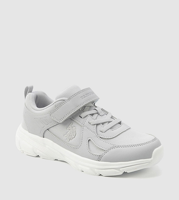 سنيكرز بحزام فليكرو وشعار 