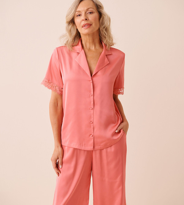 قميص نوم ساتان بقبة ريفير بحبكة دانتيل 