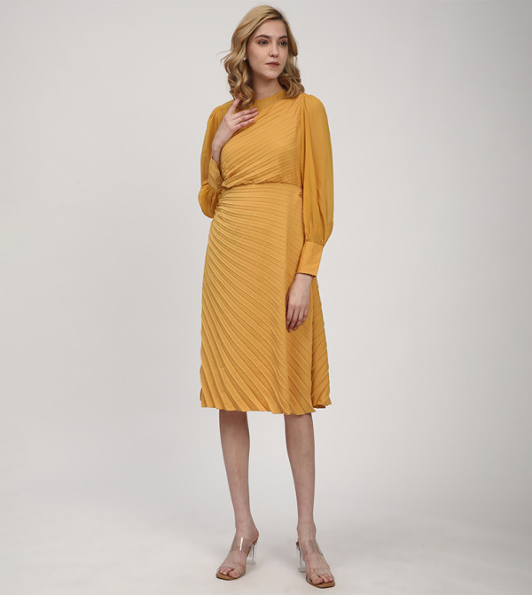 فستان ميدي بأكمام طويلة بكسرات