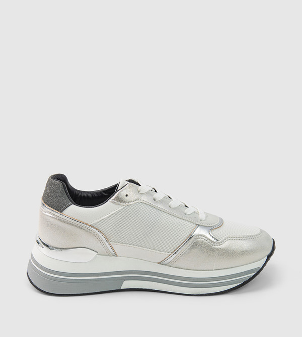 سنيكرز ويدج بألوان متباينة 