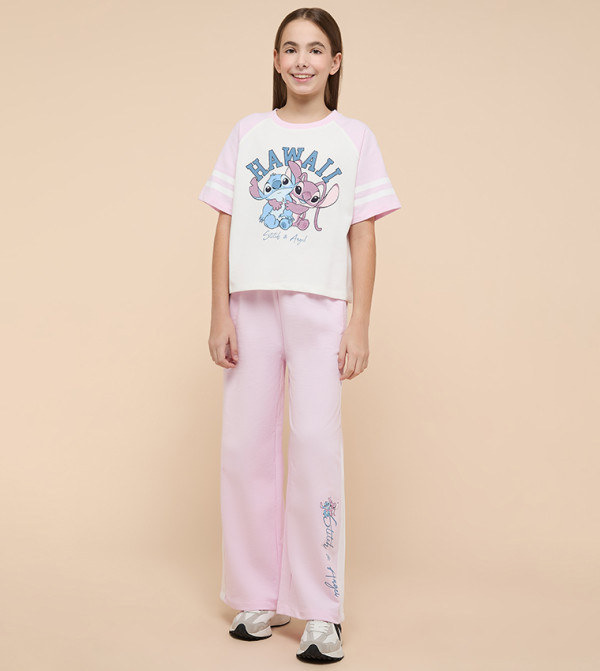 تيشيرت بطبعة وقبة مستديرة وكم قصير