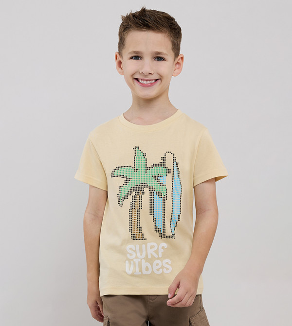 تيشيرت كم قصير بقبة مستديرة بطبعة