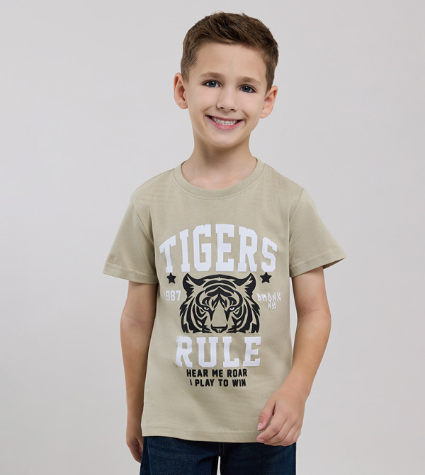 تيشيرت كم قصير بقبة مستديرة بطبعة