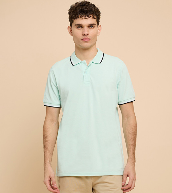 تيشيرت بولو بأطراف متباينة وكم قصير