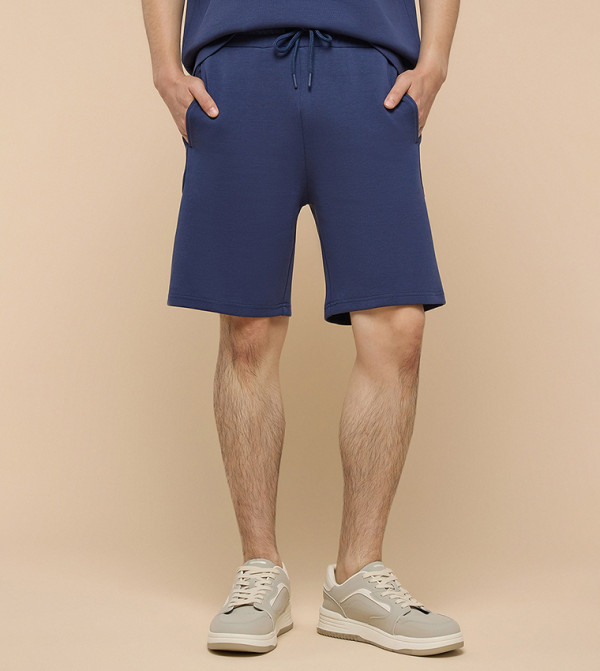 شورت سادة برباط على الخصر 