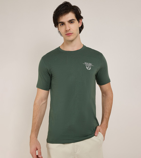 تيشيرت كم قصير بقبة مستديرة بطبعة