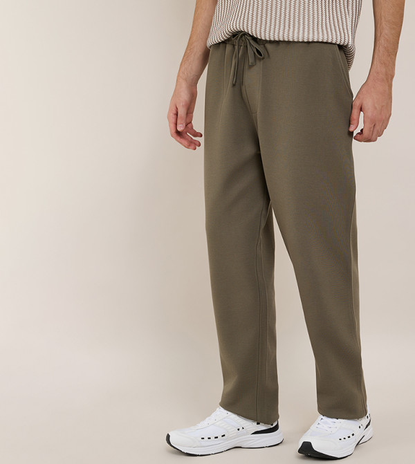 بنطلون سادة بقصة مريحة برباط على الخصر