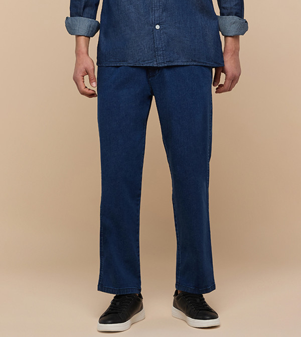 بنطلون جينز مغسول بخصر مرن وقصة مستقيمة 