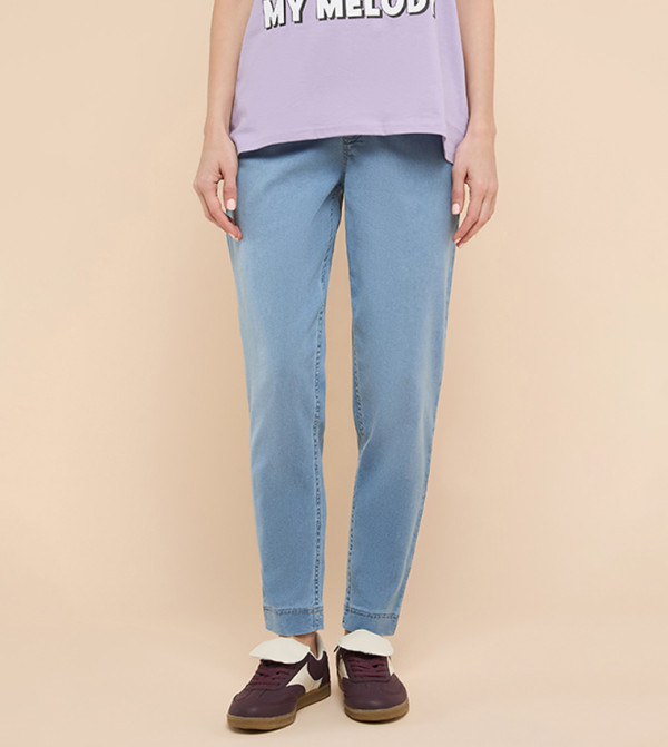 Washed Mom Fit Jeans with Button Closure