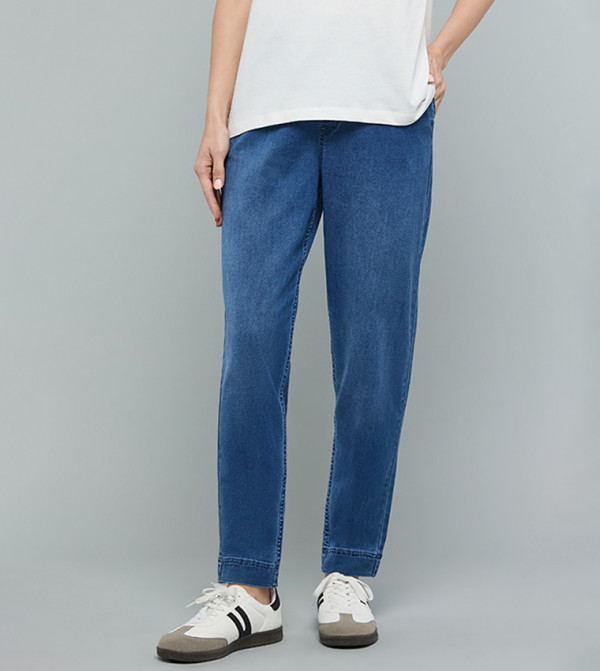 Washed Mom Fit Jeans with Button Closure