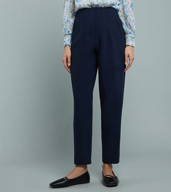 بنطلون سادة مع أزرار