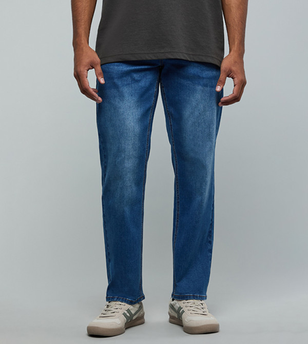 بنطلون جينز مغسول بقصة مستقيمة 