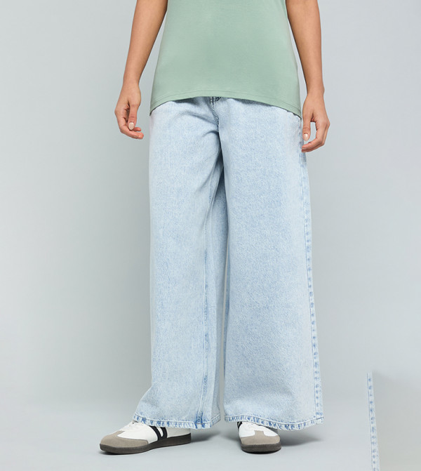 Washed Wide Leg Jeans With Button Closure