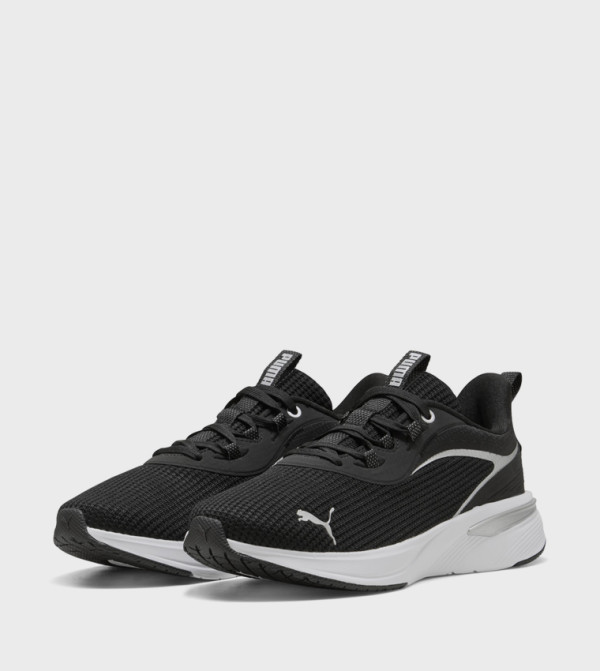 حذاء جري سوفت رايد تشارم بشعار