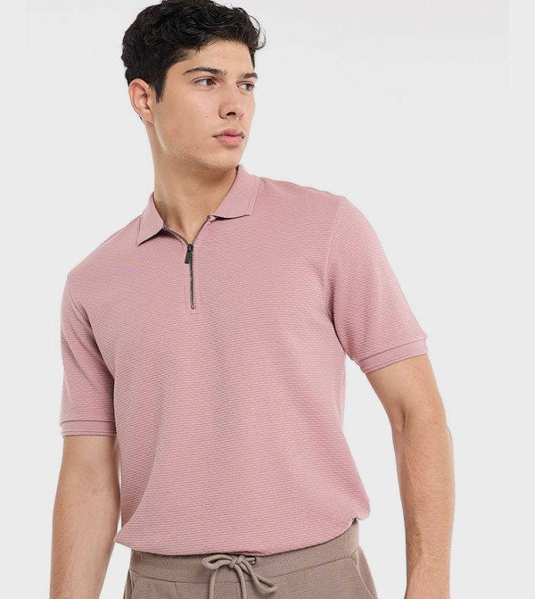 تيشيرت بولو سادة بملمس وأكمام قصيرة