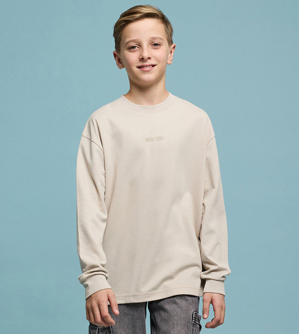 تيشيرت كم طويل بطبعة برقبة مستديرة 