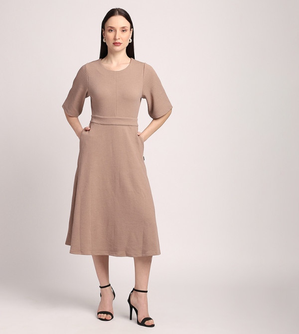 Textured Short Sleeves Midi Dress