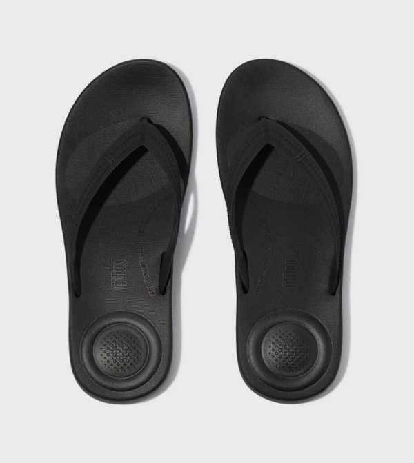 IQUSHION Textured Flip-Flops