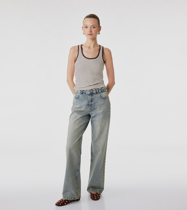 Washed High Rise Flared Jeans