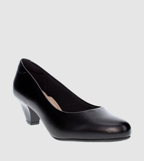 حذاء بكعب قصير 