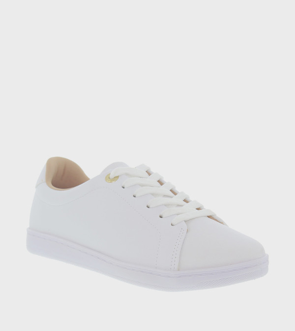 سنيكرز بمقدمة مستديرة ورباط 