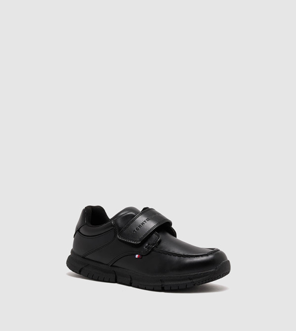 Logo Detail Round Toe Shoes