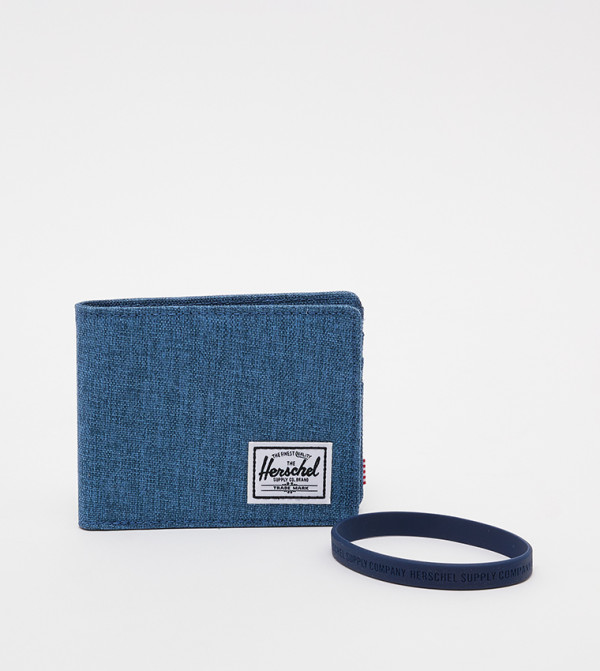 حامل بطاقات ثنائي الطي