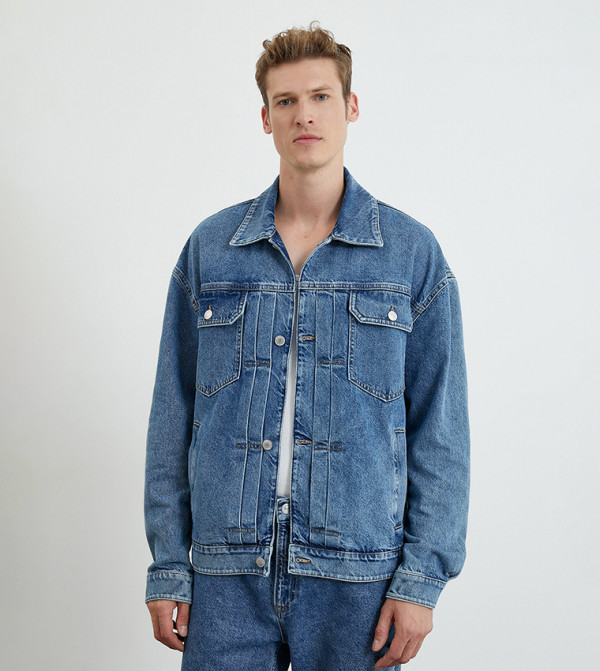 Pocket Detail Buttoned Denim Jacket