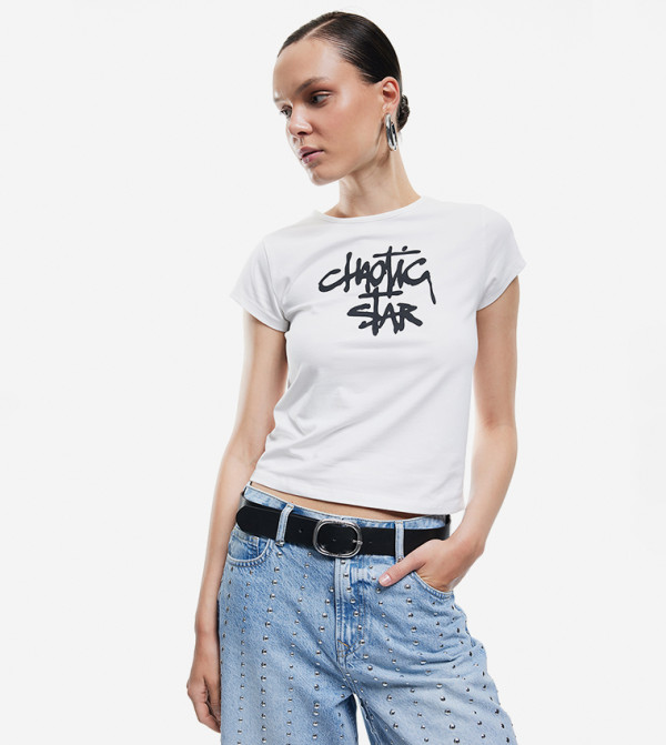 تيشيرت بطبعة وكم قصير 