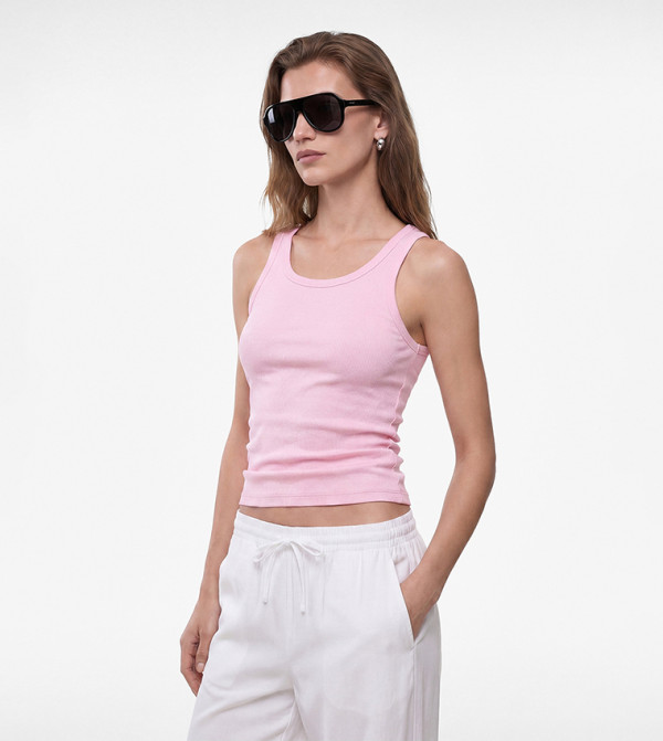 Solid Scoop Neck Sleeveless Top