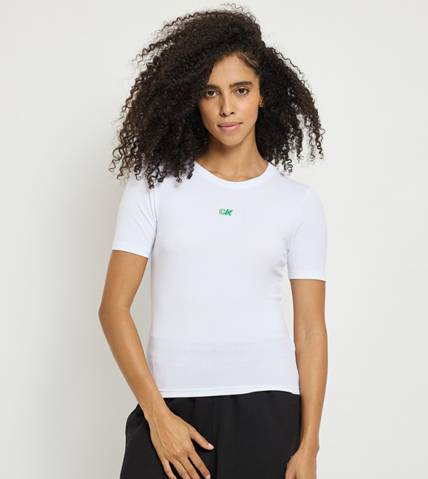 تيشيرت مرن مودال بياقة مستديرة