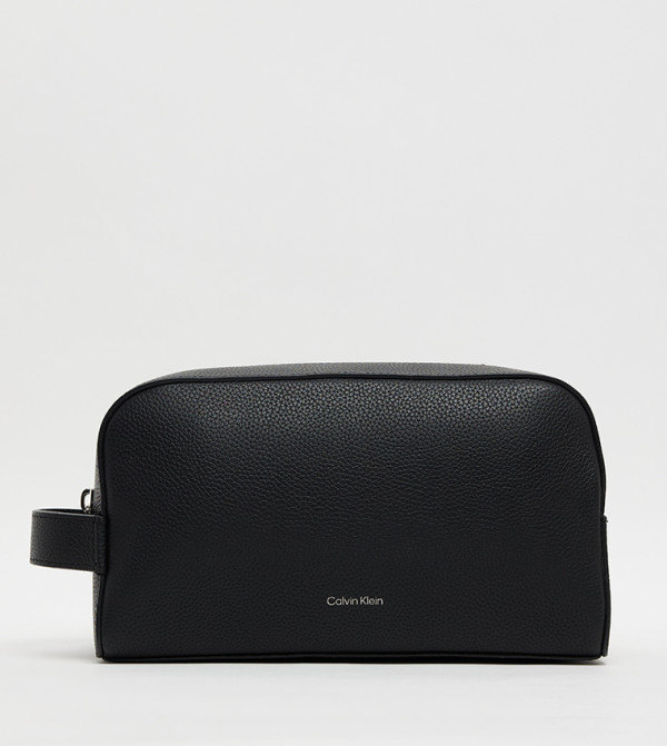 شنطة يد رجالية بشعار