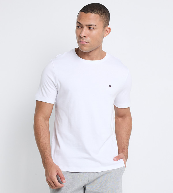 تيشيرت بأكمام قصيرة بشعار