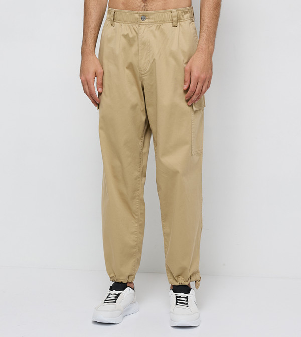 بنطال كارغو بقصة مستقيمة وشعار 