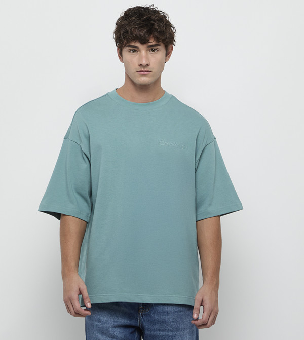 تيشيرت مطرز بشعار وقبة مستديرة 