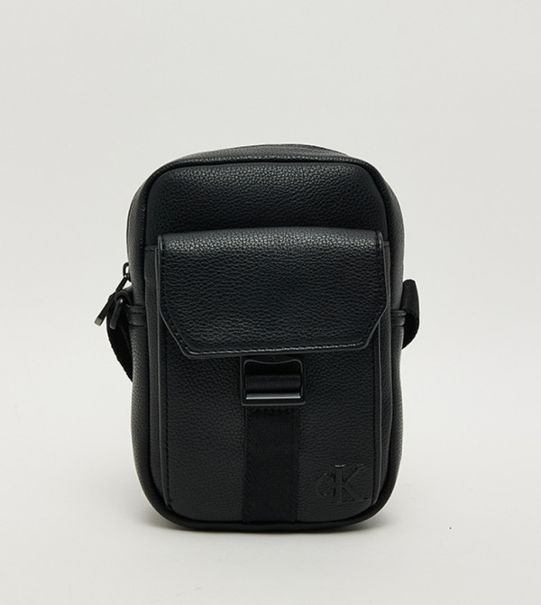 شنطة كروس بادي نحيفة بشعار 