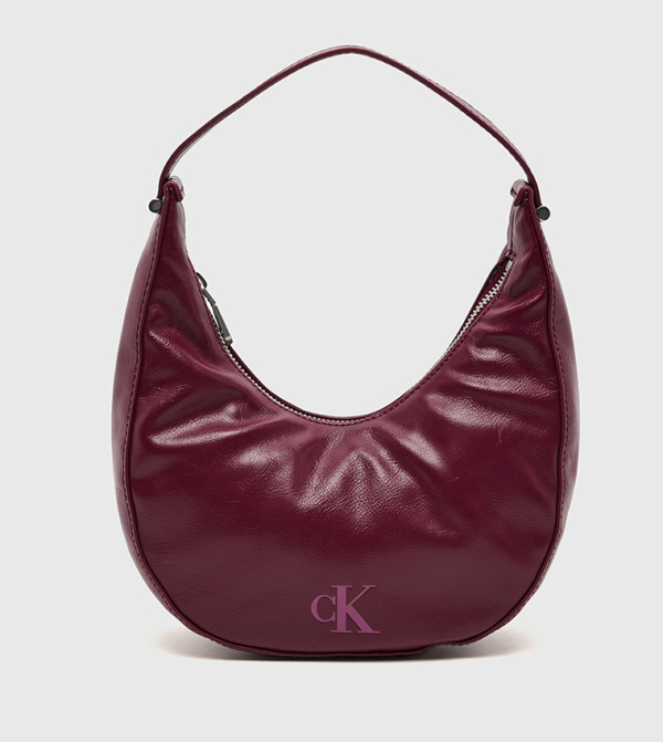 شنطة كتف بمشبك مونوغرام 