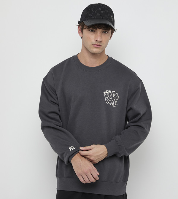 سويتشيرت بطبعة وقبة مستديرة 