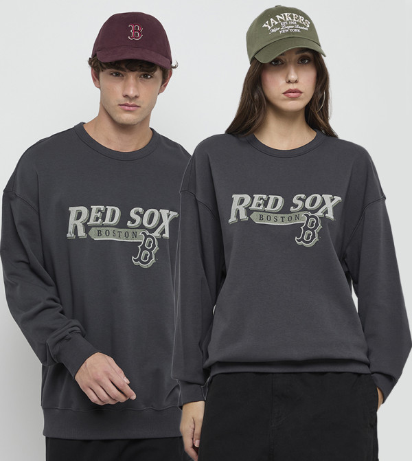 سويتشيرت بطبعة وقبة مستديرة 