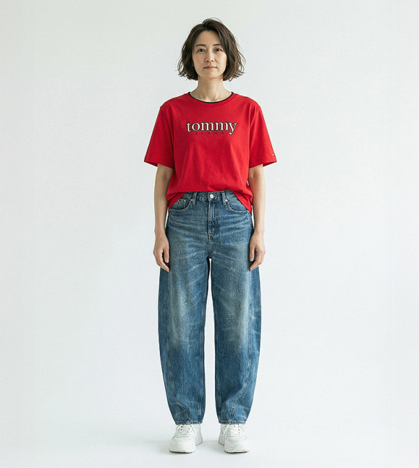 تيشيرت مطرز بشعار وكم قصير