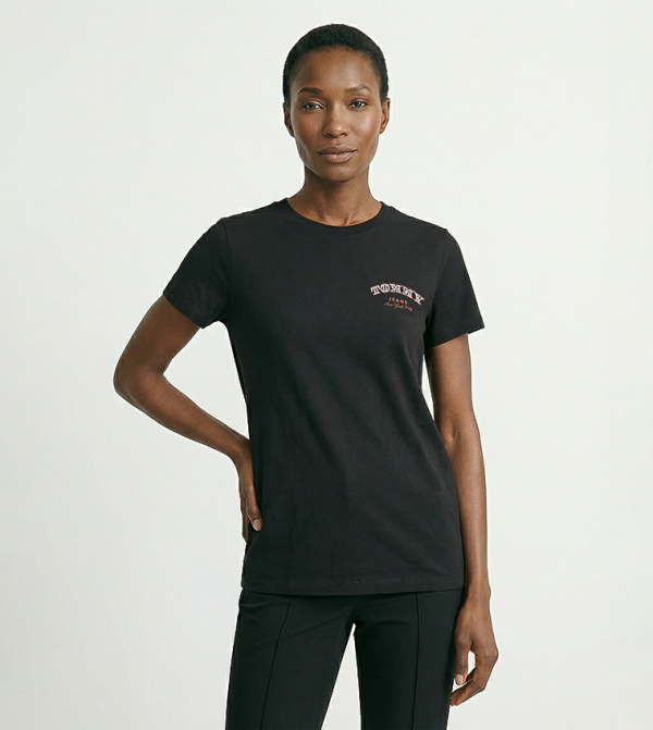 تيشيرت كاجوال بطبعة شعار وكم قصير