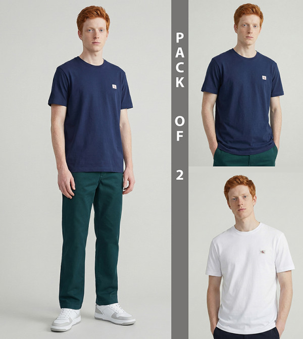 تيشيرت بشعار وكم قصير