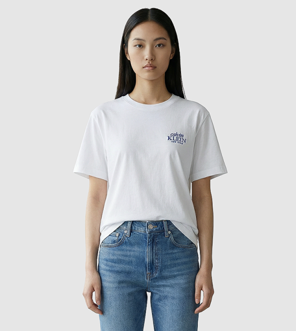 تيشيرت بقبة مستديرة بقصة بوكس مطرز بشعار