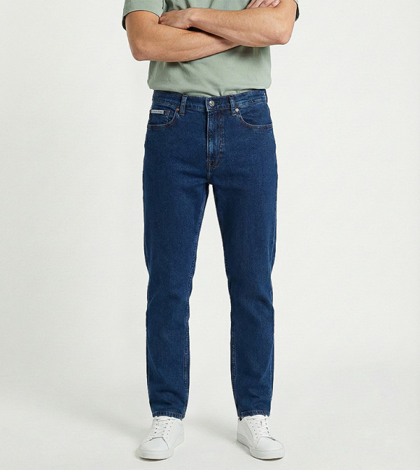 بنطلون جينز مبطن بقصة مدببة بخصر متوسط 