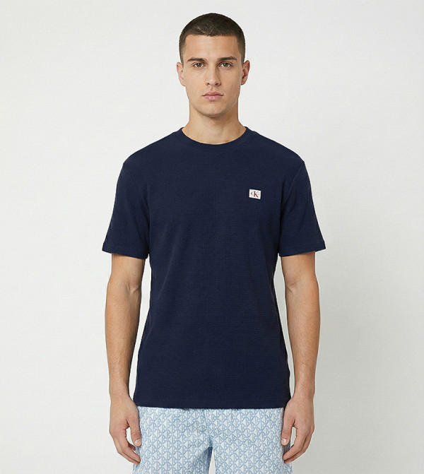 تيشيرت كم قصير بقبة مستديرة