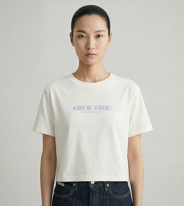 تيشيرت قصير بطبعة شعار وكم قصير 