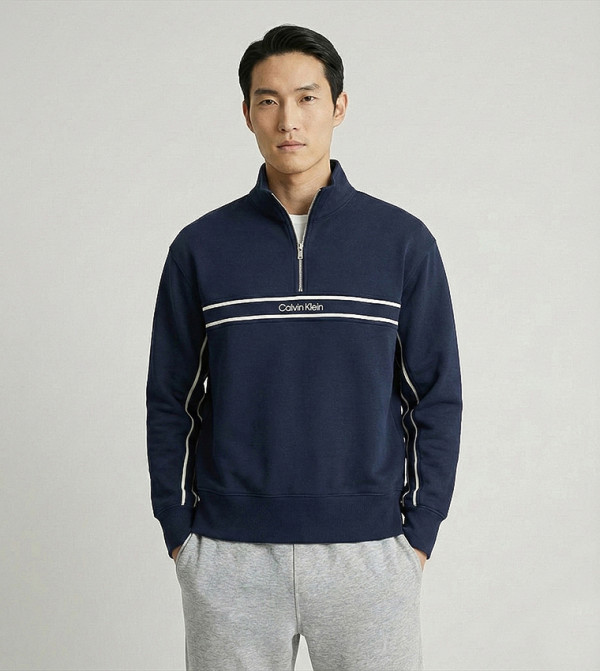 سويتشيرت بقبة عالية مخطط